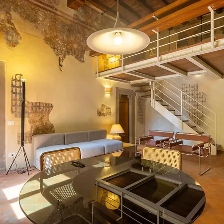 Renaissance Tower Apartment *